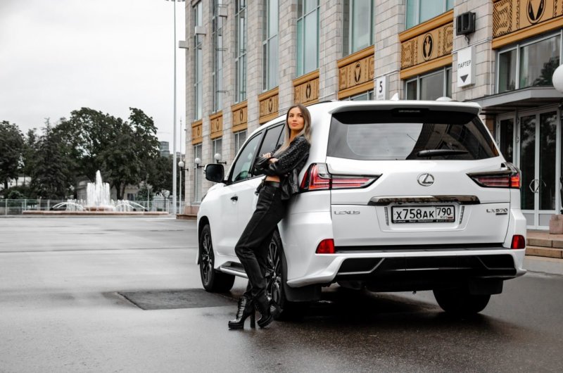 Lexus LX 570 v8