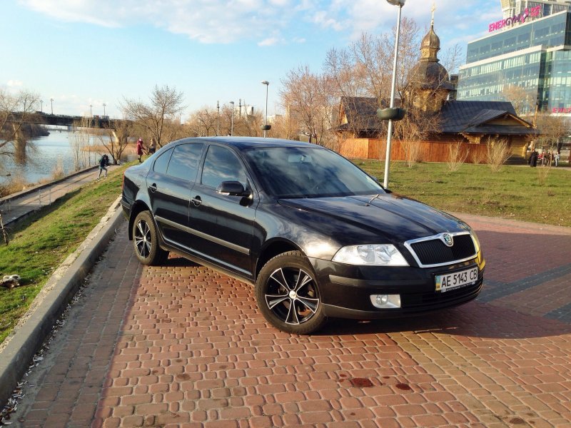 Skoda Octavia a5 черная
