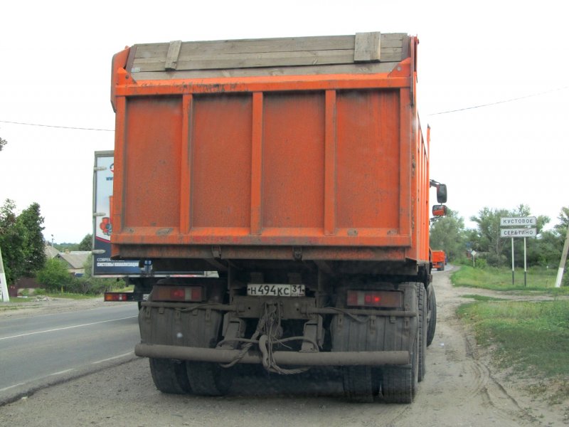 КАМАЗ 6520 вид сзади