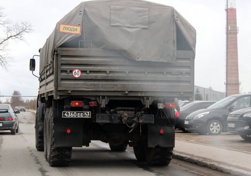 КАМАЗ 5350 сзади