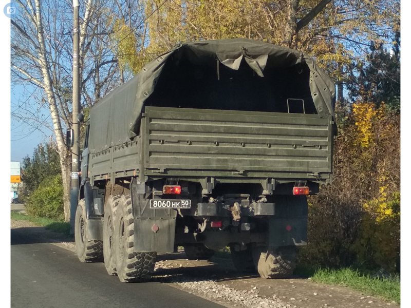 Военный КАМАЗ вид сзади