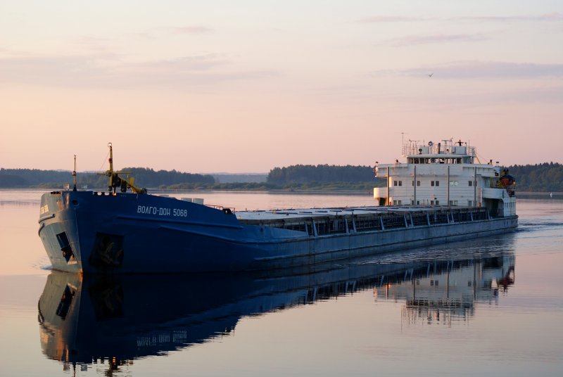 Зарница водное судно