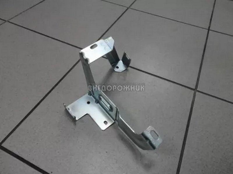 Кронштейн крепления тоннеля Шевроле Нива