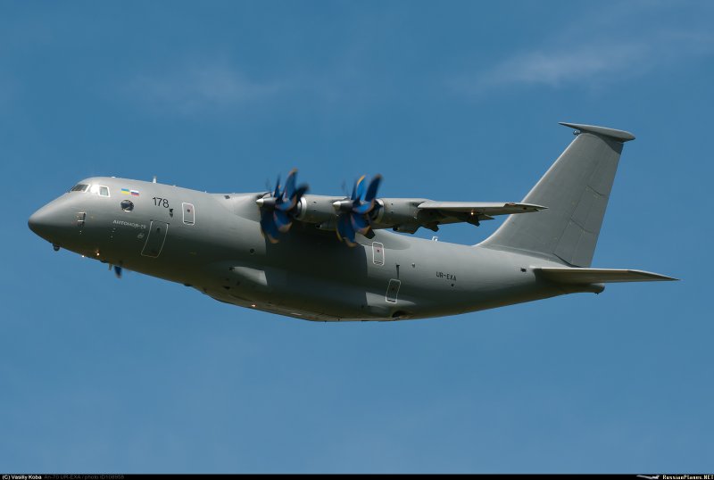 АН-70 военно-транспортный самолёт
