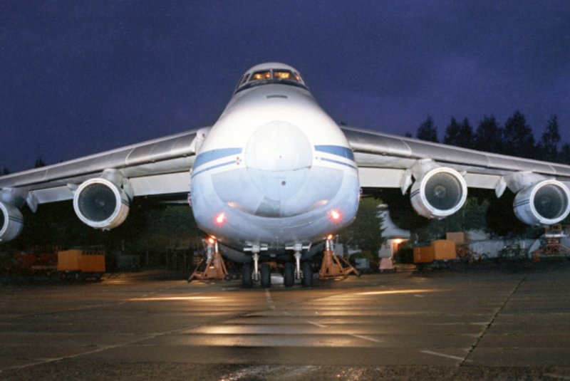 АН-124 слон