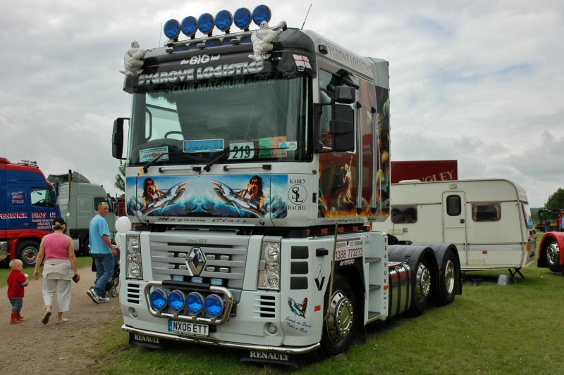 Renault Magnum