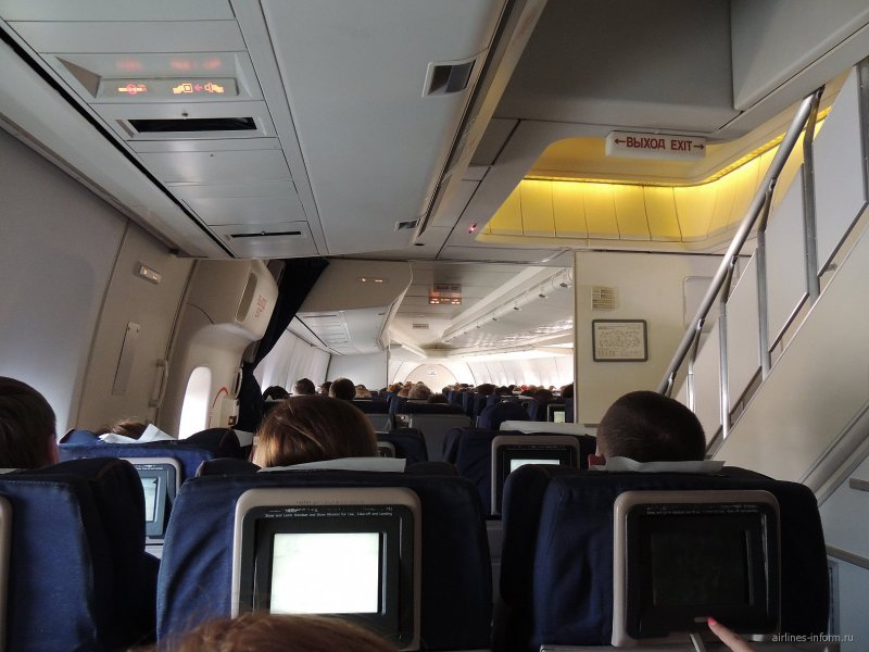 Боинг 747-400 салон