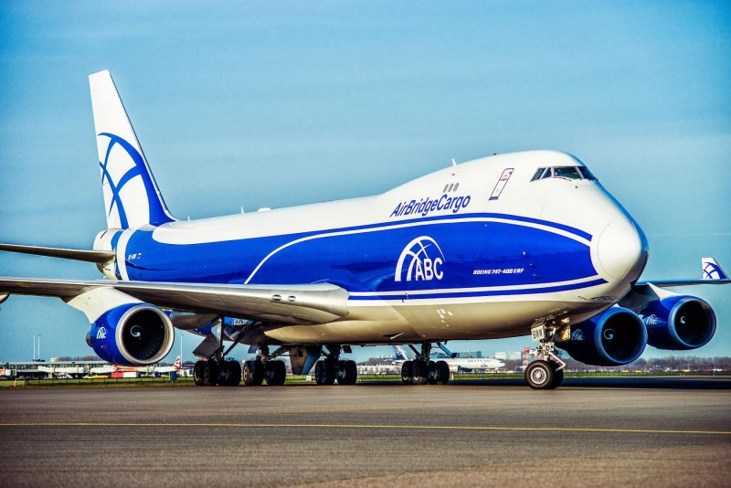 Авиалайнер Боинг 747