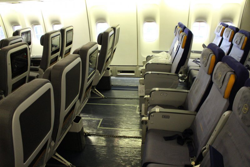 Самолет 747-400 салон
