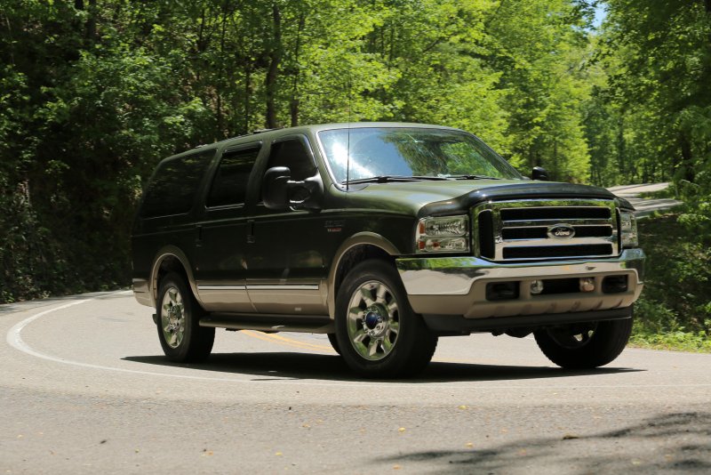 Ford Excursion 2