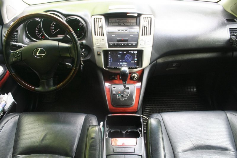 Lexus rx350 красный салон