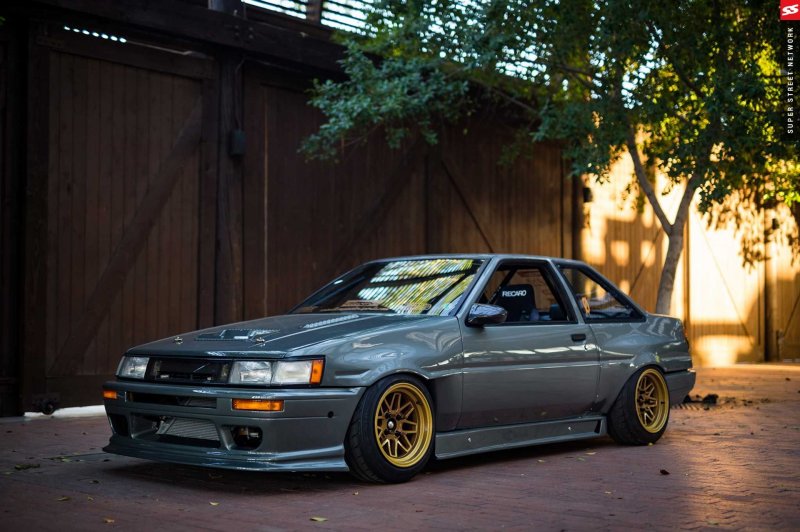 Тойота Королла ae86