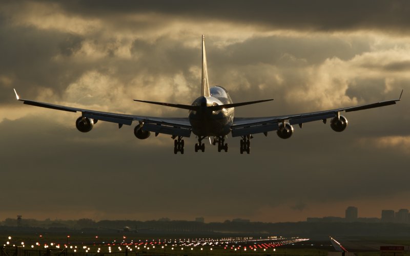 Взлет и посадка самолета Боинга 747