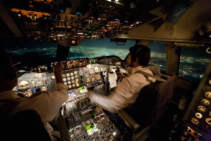 Кабина пилота Боинг 747
