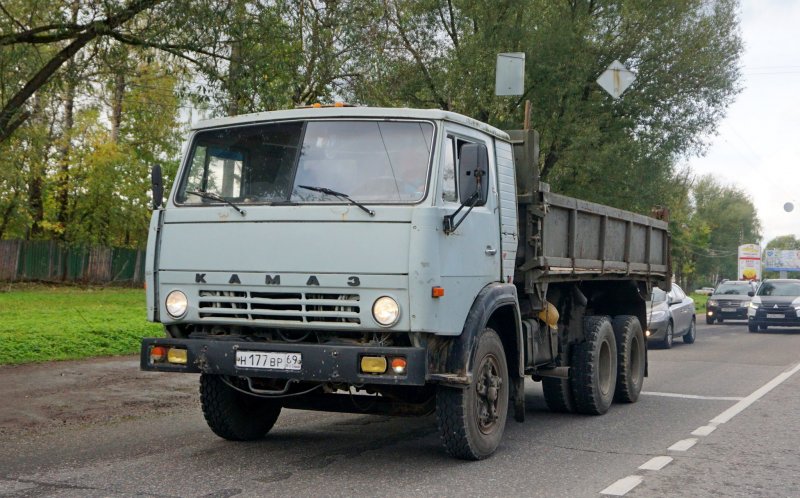 КАМАЗ военный бортовой 53213