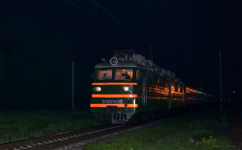 Электровоз вл 80 ночью