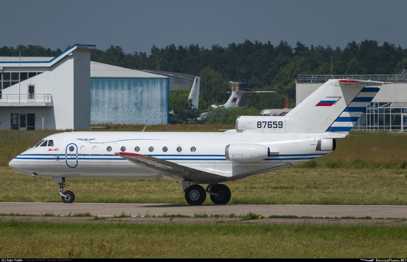 Як-40 борт323