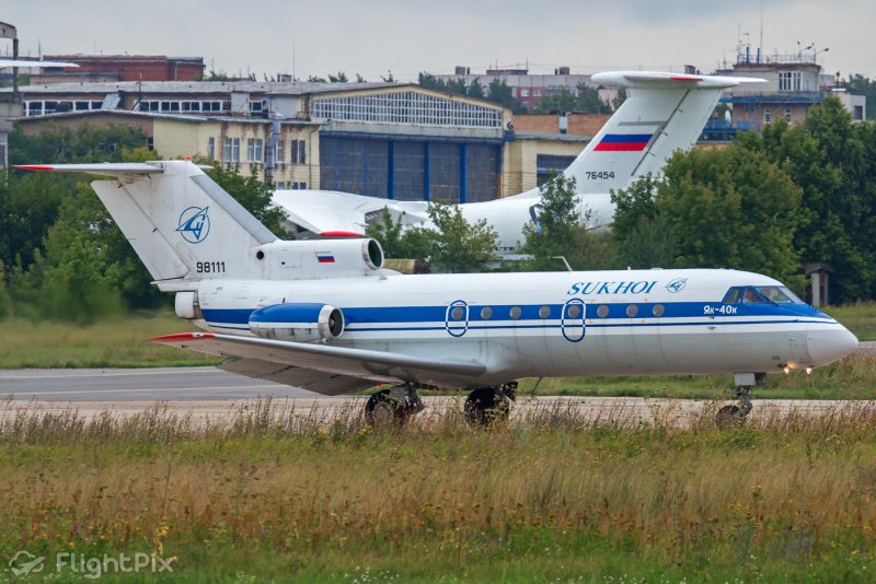 Самолет пассажирский як-40 1973