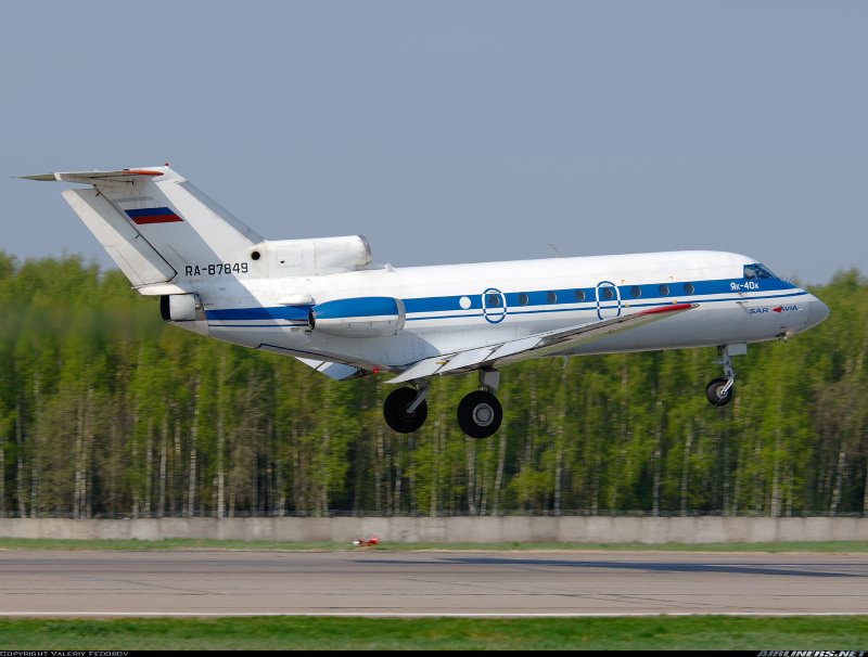 Як 40 Донавиа