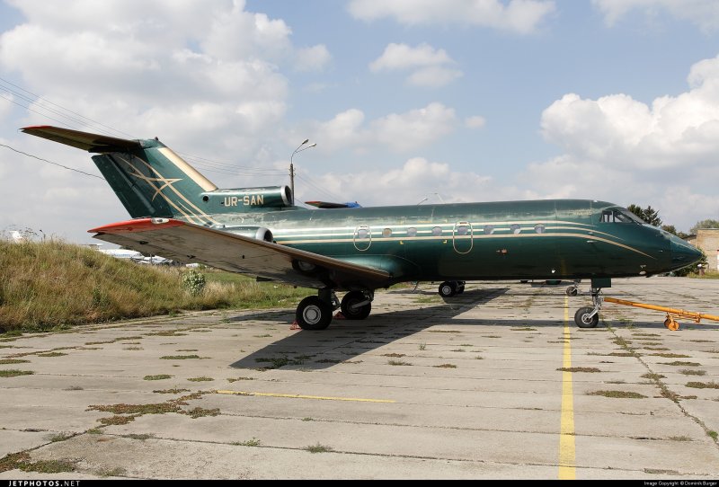 Як 40 с грузовой дверью