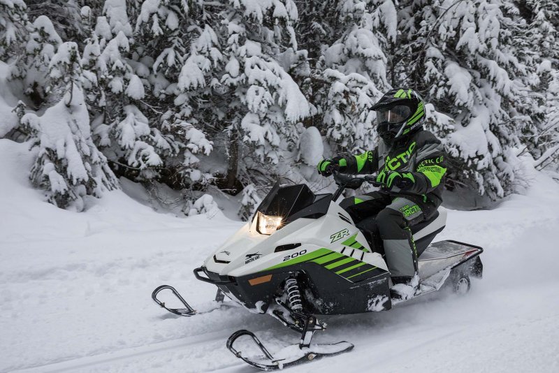 Детский снегоход Arctic Cat ZR 200