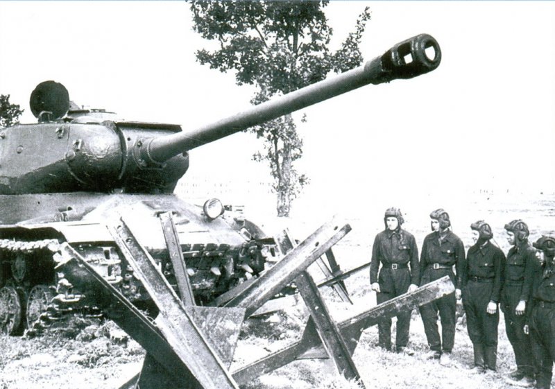 Танк ИС-2 экипаж