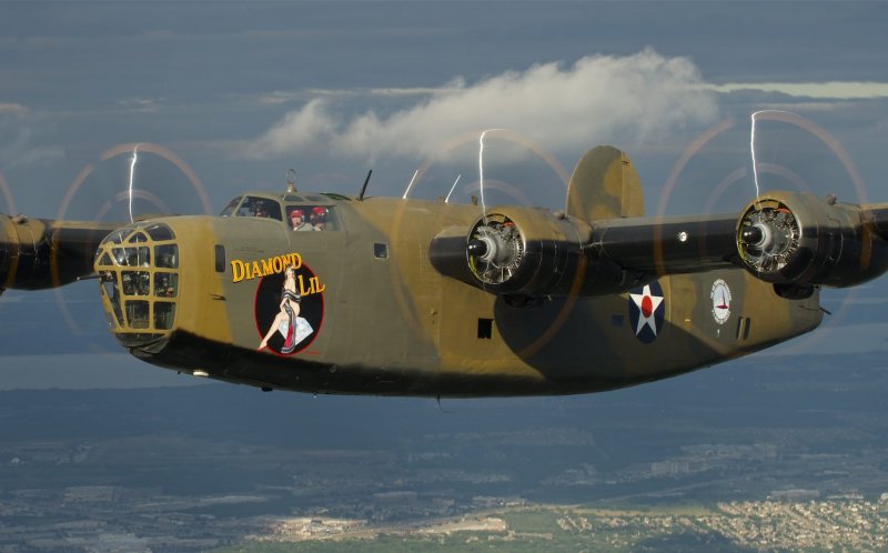 B 24 бомбардировщик