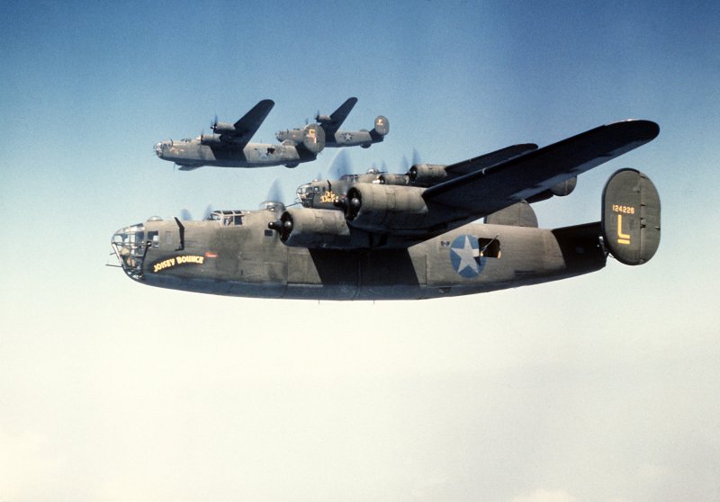 B24 самолет