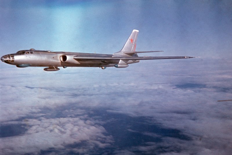 Бомбардировщик реактивный ту-16