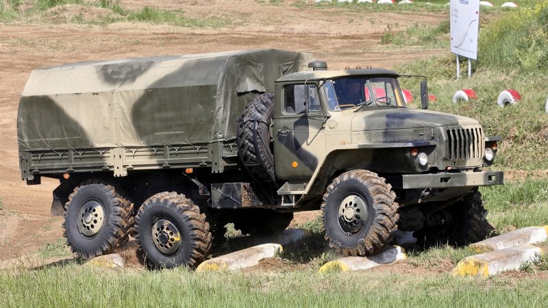 Урал 4320 бортовой военный