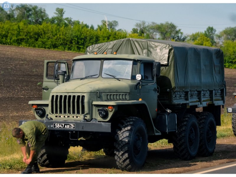 Урал 4320 армейский бронированный