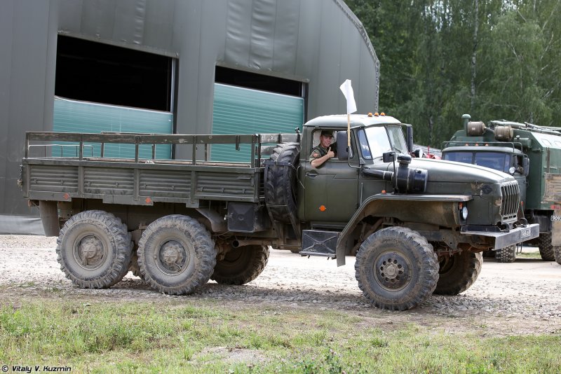 Урал 4320 бортовой военный