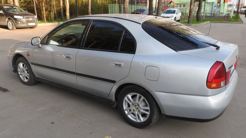 Митсубиси Каризма 1998 чёрная