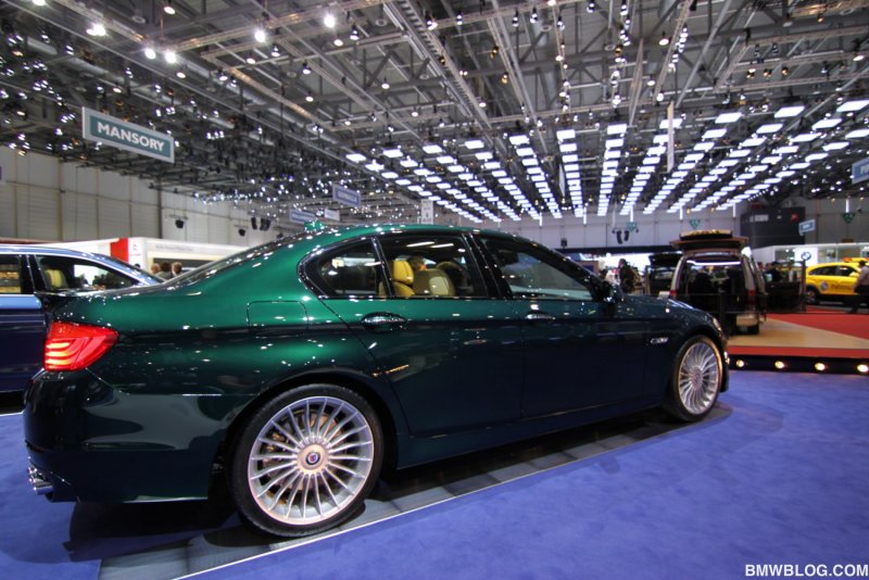 Магнитола Alpine Toyota Harrier x009