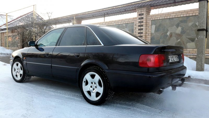 Ауди а6 1995 черная