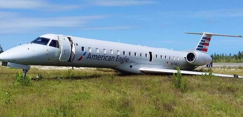 EMB-145 самолет