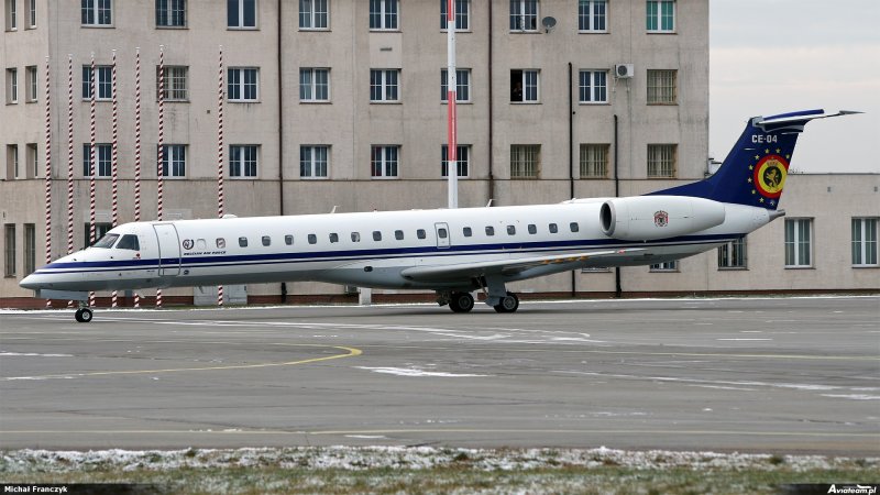 EMB-145 самолет