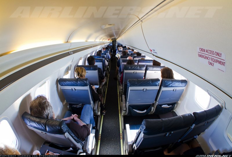 Embraer 145 LR салон самолета