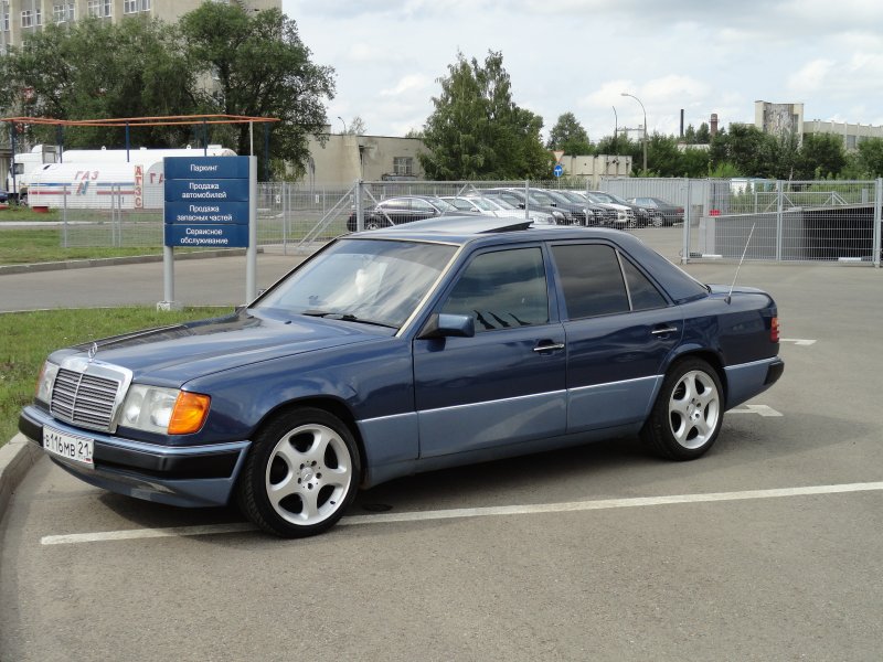 Mercedes Benz w124 голубой