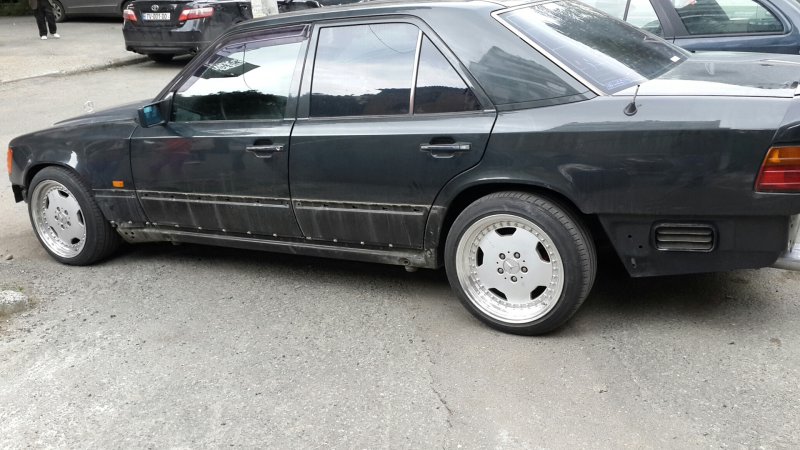 Мерседес 124 без листвы