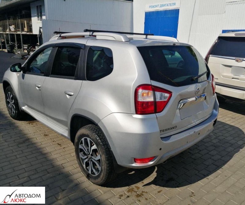 1403500q0f Nissan Terrano