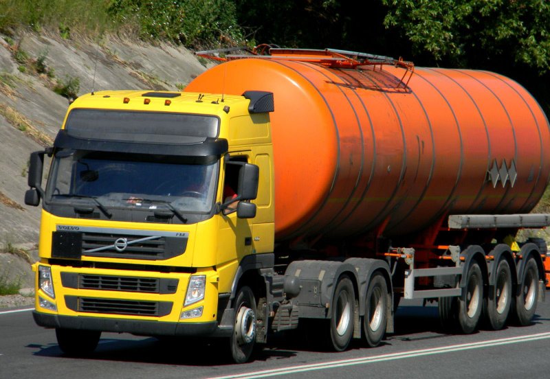 Volvo FH бензовоз