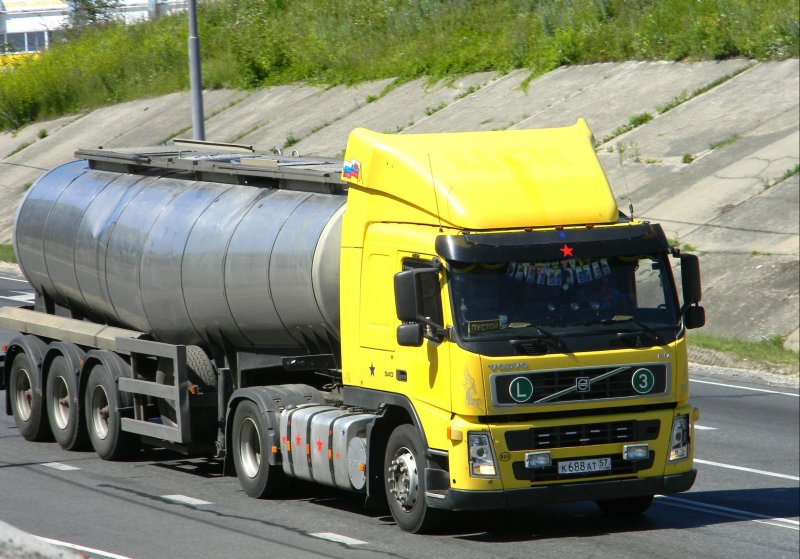 Volvo FMX 6х6 топливозаправщик