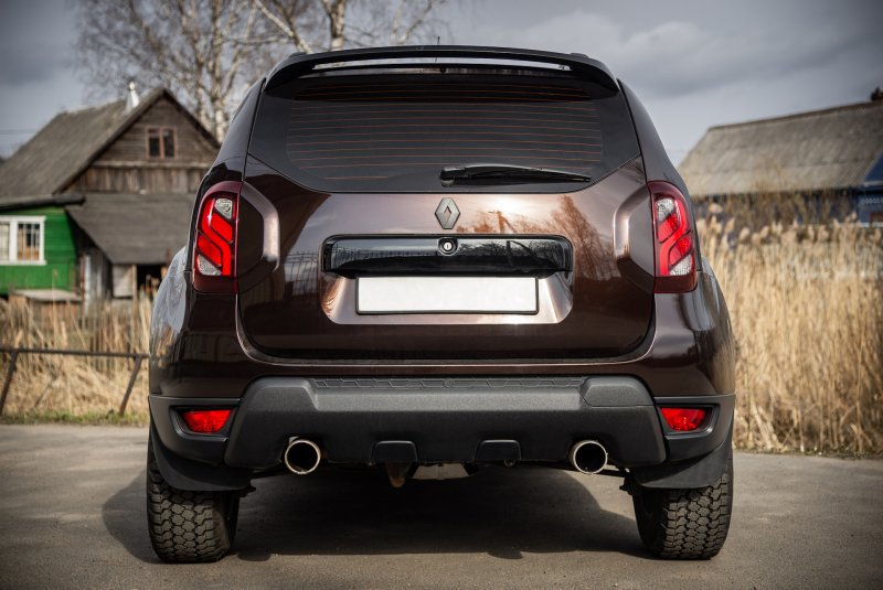 Renault Duster сзади