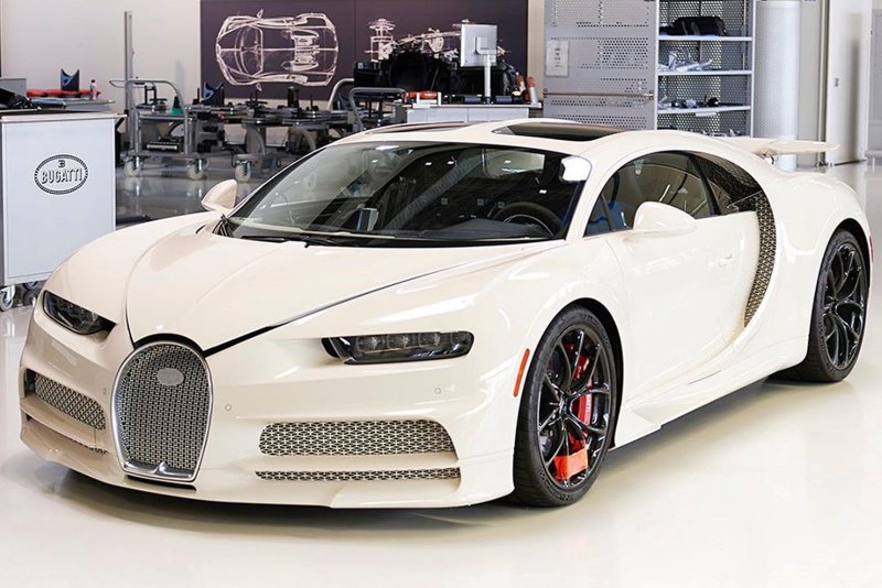 Bugatti Chiron 2021 белый