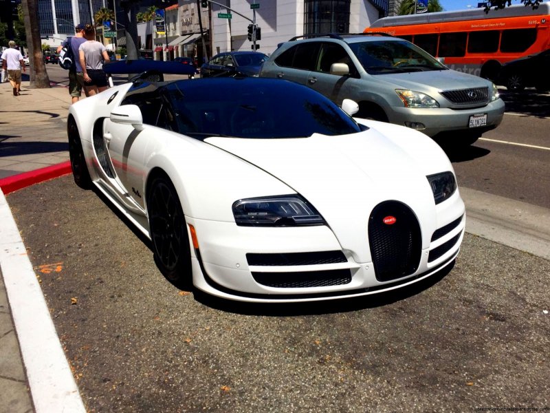 Bugatti Veyron super Sport White