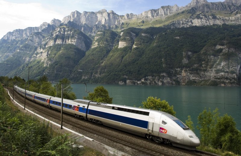 Скоростной поезд TGV Франция