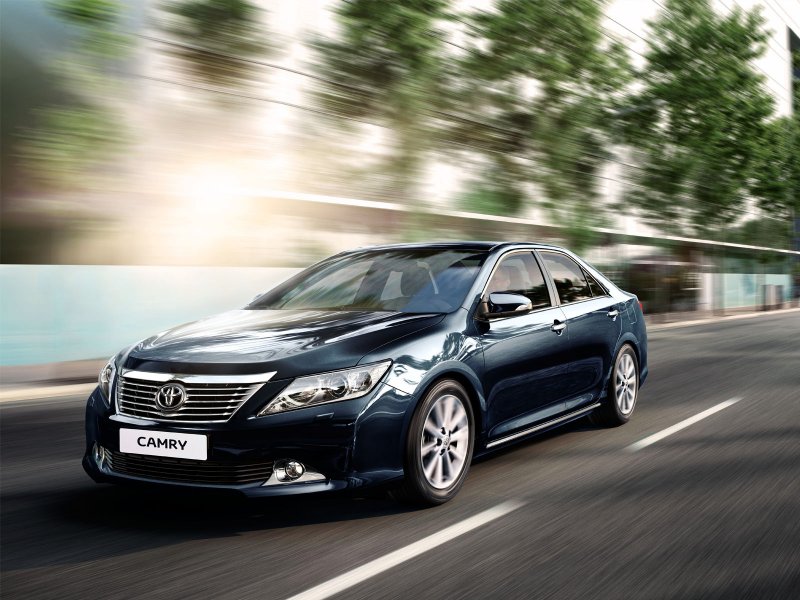 Toyota Camry седан