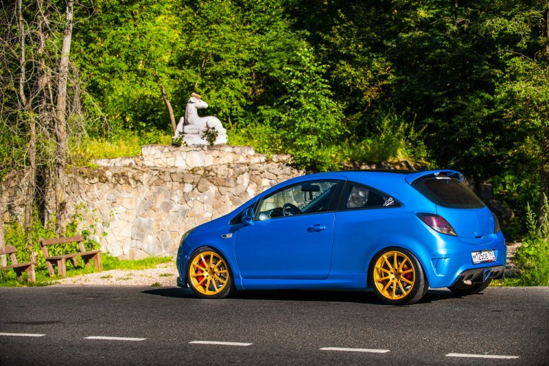 Opel Corsa OPC stance