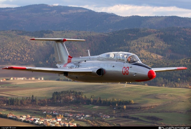 Самолёт л-29 Дельфин